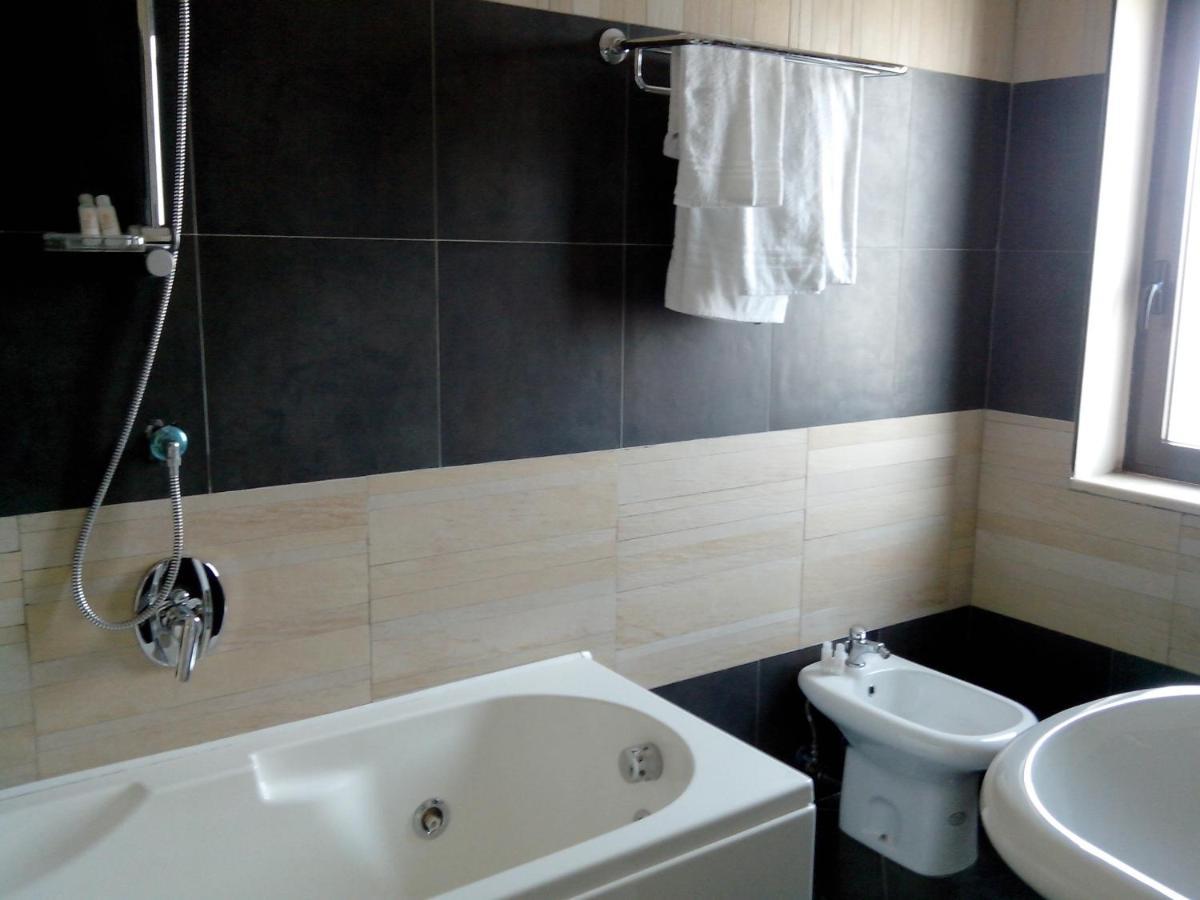 Hotel Briganti Qualiano Habitación foto
