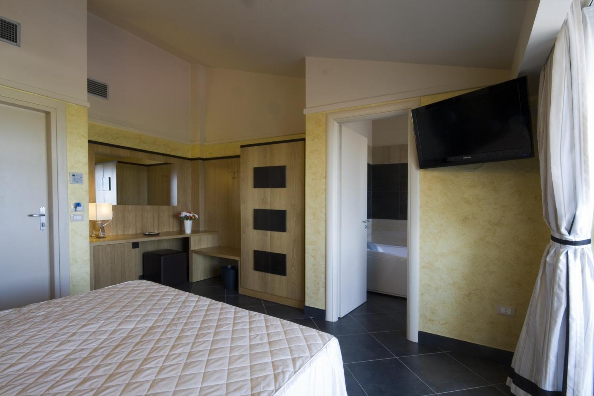 Hotel Briganti Qualiano Habitación foto